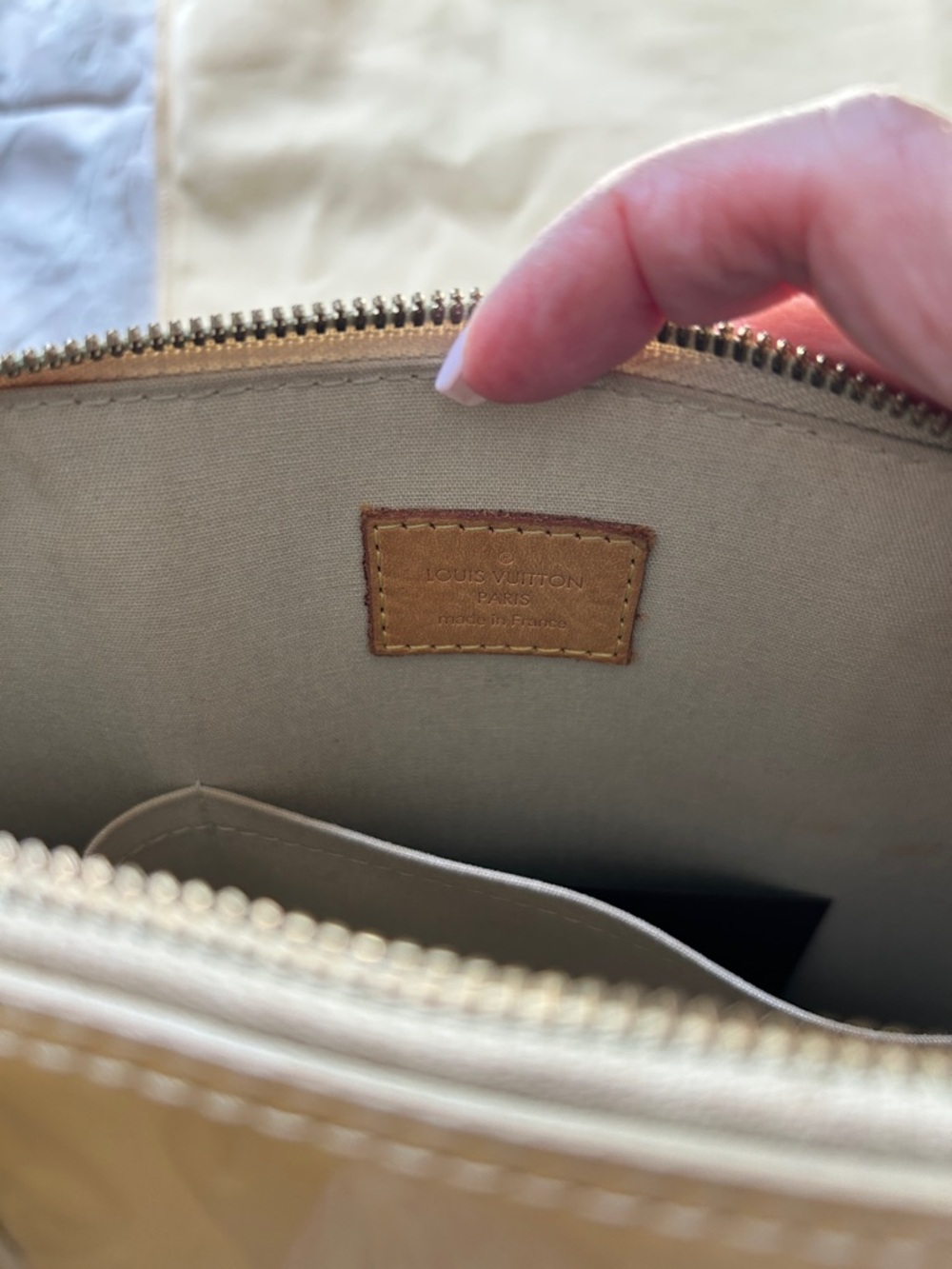 7039. Authentic Louis Vuitton Vernis Alma Satchel. Dustbag, Box, Lock/Key  COA. - Picture 12 of 16